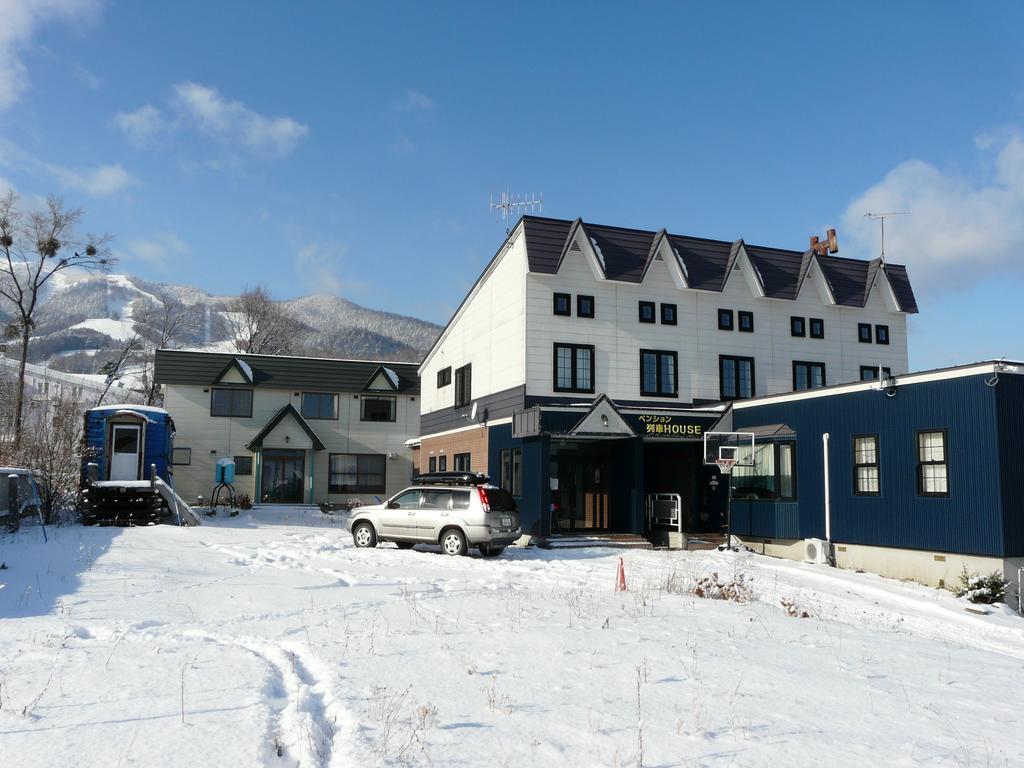 Pension Ressha House Furano Exterior photo